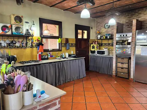 Casa en Alquiler con 5 cocheras