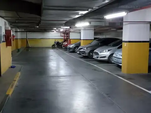Cochera en Barrio Norte, con equipo electrógeno