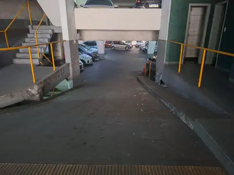 VENTA COCHERA CUBIERTA EN RECOLETA