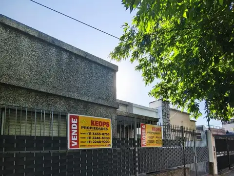 VENTA DE CASA TRES  AMB EN ZONA CHILAVERT