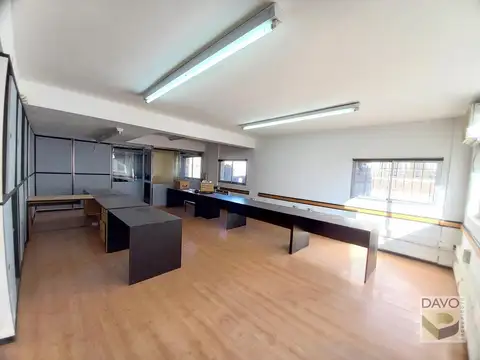 Oficina 6 ambientes con 2 baños