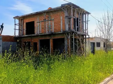 Terreno y construcción a terminar