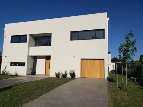 Venta de casa en rumenco joven !!