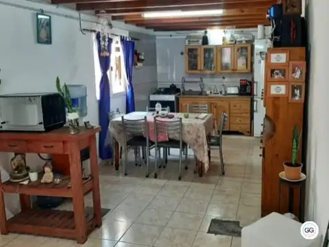 Casa 2 ambientes con 1 baño