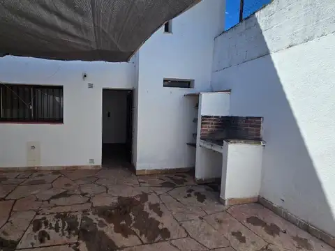 Casa en Alquiler con 1 cochera