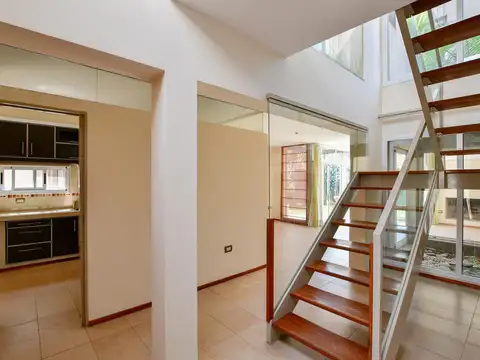 Casa en ALQUILER de 3 dormitorios mas escritorio en Gonnet 25 y 484