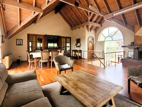 Casa 5 ambientes con 3 baños