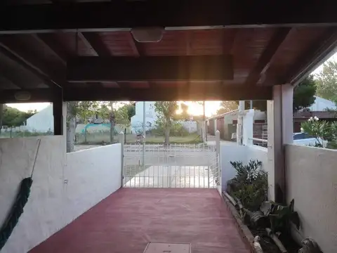 Dúplex 3 ambientes en venta con cochera y patio en Las Toninas