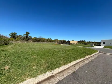 Terreno 640m2 en venta financiado Barrio San Sebastián, A13