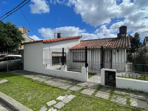 Casa 10 x 30 mts amplio fondo 5 ambientes V.Alsina