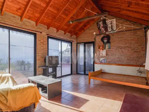 CASA LOTE PROPIO C/ COCHERA Y TERRAZA MONTECASTRO