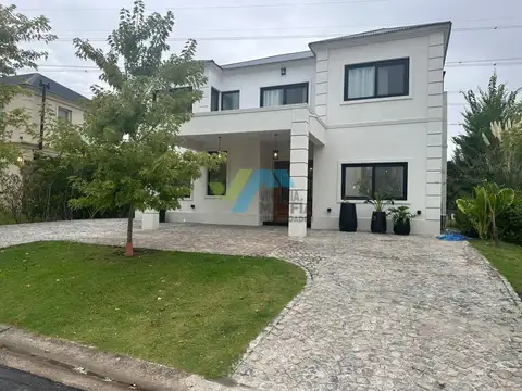 Casa en Alquiler al Este