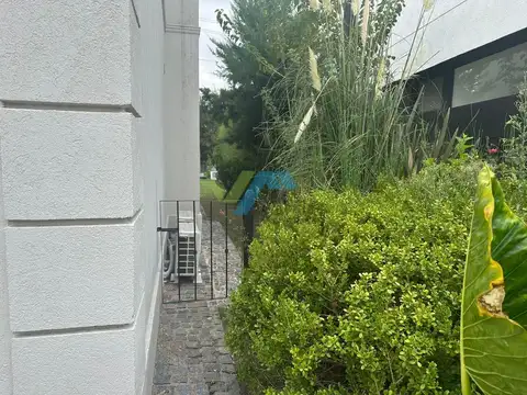 Casa en Alquiler con 1 cochera