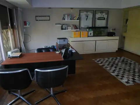 piso en excelente ubicacion - con doble cochera y baulera - calefacción central/calor -