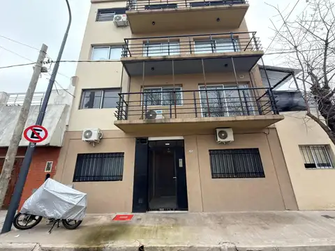 Monoambiente en alquiler con balcon al contra frente con excelente ubicacion