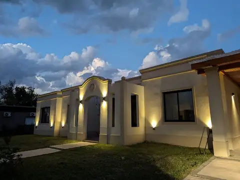 VENTA CASA 5 AMB PARQUE PARRILLA CASUARINAS PILAR