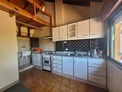 Casa 5 ambientes con 4 baños