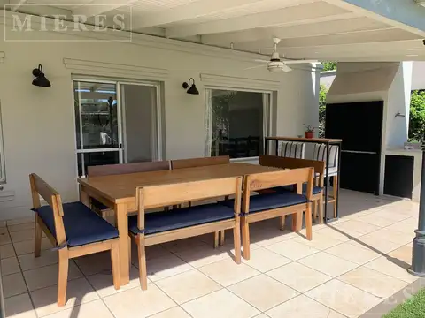 Casa 5 ambientes con 3 baños