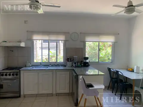 Casa en Alquiler con 4 cocheras