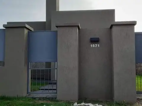 Dorrego e/ Julio Argentino Roca y Alberdi