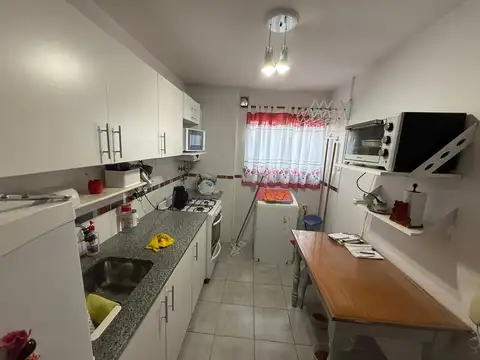 3 AMBIENTES AL FRENTE CON BAÑO Y TOILETTE