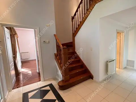 Casa 6 ambientes con 3 baños