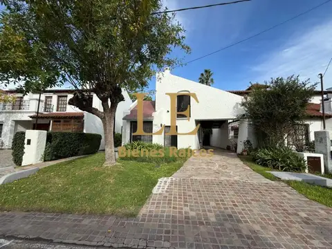 Casa en Venta con 3 cocheras
