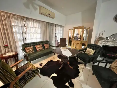 Casa 9 ambientes con 3 baños