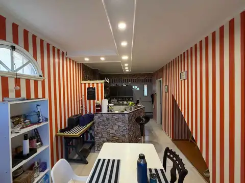 Casa 8 ambientes con 3 baños