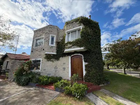 VENTA CASA EN BLOCK 5 AMBIENTES Y 2 DEPARTAMENTOS