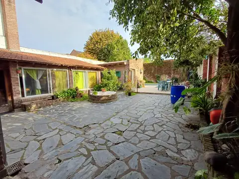 Casa en venta - Lomas la Merced - Beccar - 4 dormitorios - jardín - quincho - pileta