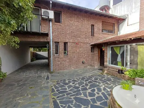 Casa en Venta con 2 cocheras
