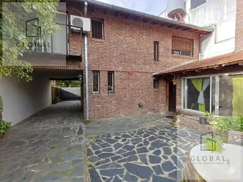 Casa en Venta con 2 cocheras
