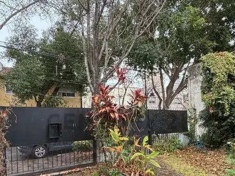 Venta Casa 3 amb La Lucila Vicente Lopez en lote propio con garage y jardín