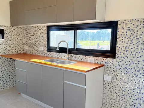 Casa en Venta en Carlos Spegazzini, USD 98.000