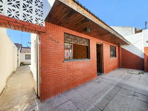 Casa C/PATIO. Lote Propio - Villa Insuperable