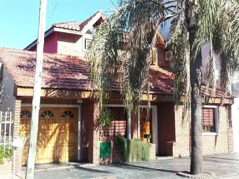 Chalet en venta en Villa Luzuriaga TOMA MENOR VALOR