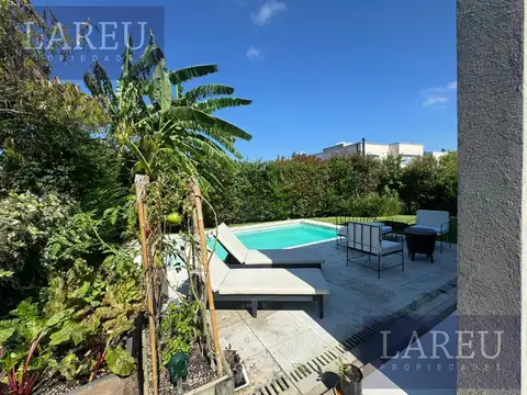 Casa en Venta con 3 cocheras