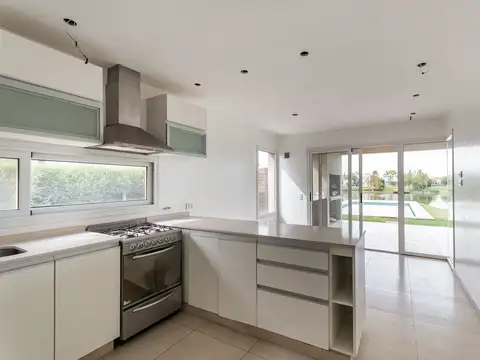 Casa en Venta en El Canton - Norte, USD 340.000