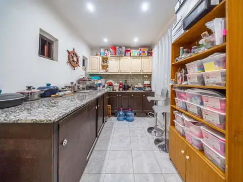Casa en Venta con 2 cocheras
