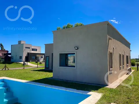 Casa 4 ambientes con 2 baños
