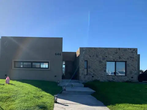 HERMOSA CASA EN CLUB DE CAMPO HORIZONTES AL SUR CORREDOR VERDE CANNING - SAN VICENTE