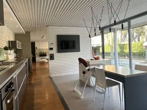 Casa en Venta con 2 cocheras