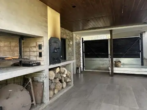 Casa 4 ambientes con 3 baños