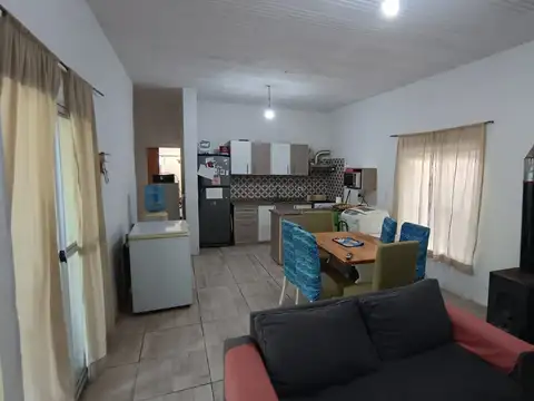 Casa 3 ambientes con 1 baño