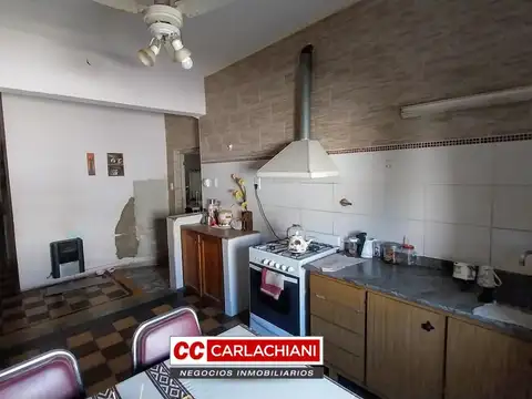 Casa 7 ambientes con 1 baño