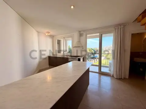 Av de Los Lagos 3100, Piso 1