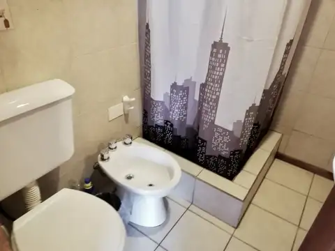 Casa 2 ambientes con 1 baño