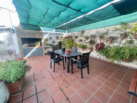 Casa en Venta con 5 cocheras
