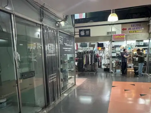 Local OPORTUNIDAD impecable Av  Santa Fe y Cerrito en galeria  ideal  inversion con renta asegurada